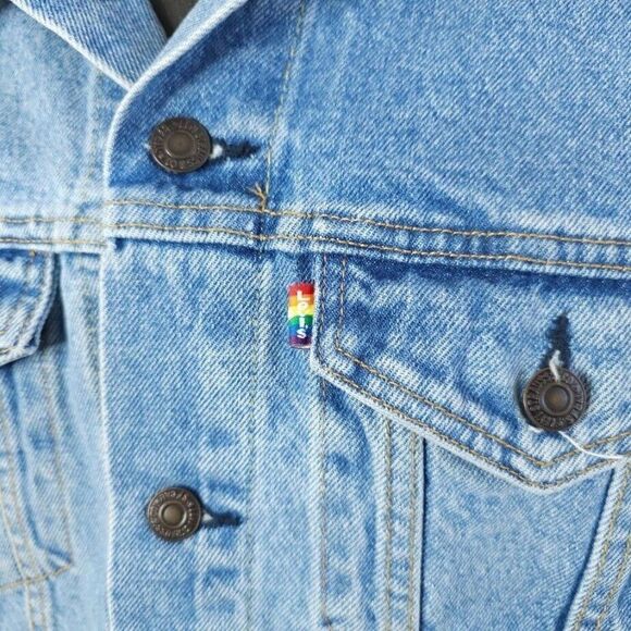 Levis Pride Denim Trucker Jacket Use Your Voice LGBTQ Rainbow Size Medium NEW - Picture 3 of 9